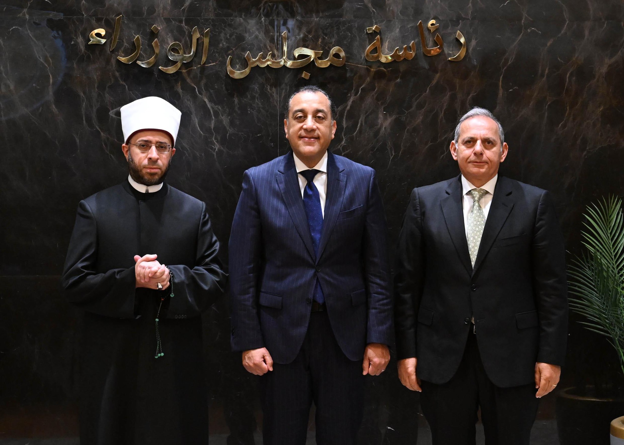 رئيس الوزراء ووزير الأوقاف ورئيس بنك مصر رئيس الوزراء ووزير الأوقاف ورئيس بنك مصر